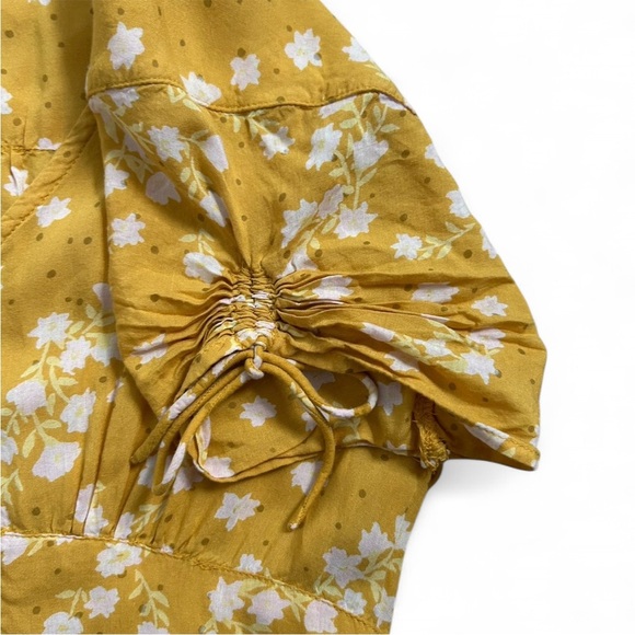 Women’s Billabong yellow floral dress w/ button front & ruched tie arm size S - Picture 3 of 5